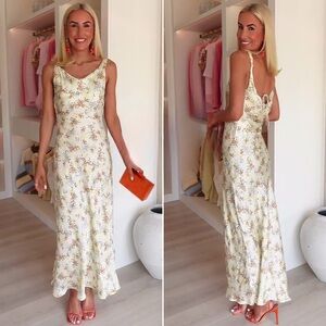 🆕(NWT) ZARA Bloggers Fav ZW Collection Printed Floral Satin Dress. Size XL.